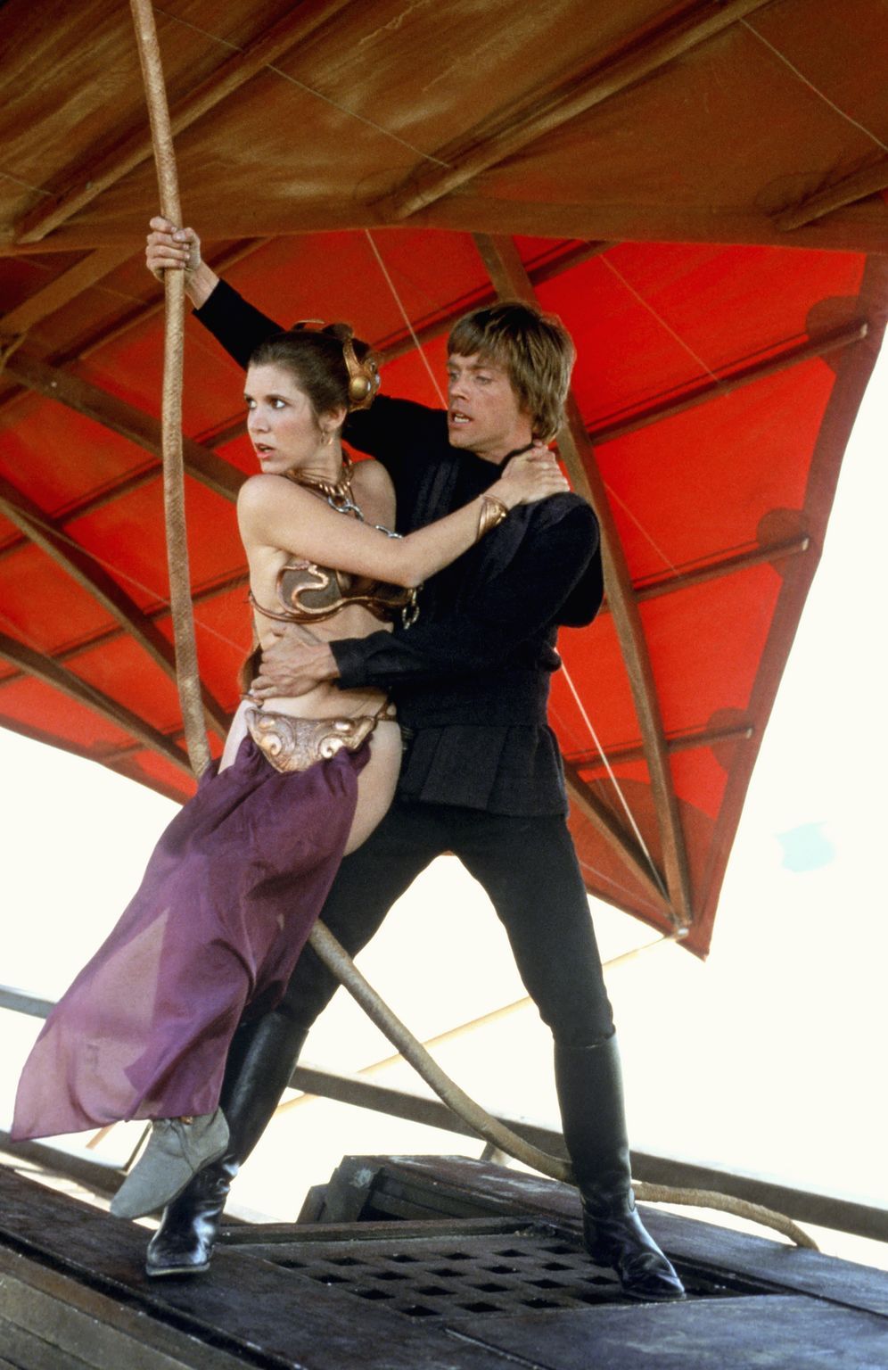 Still of Carrie Fisher and Mark Hamill in Zvaigzdziu karai. Dzedajaus sugrizimas (1983)