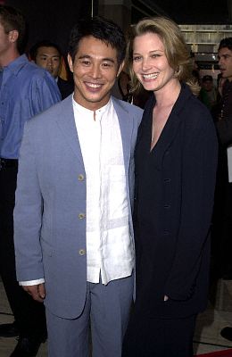 Bridget Fonda and Jet Li at event of Drakono bucinys (2001)