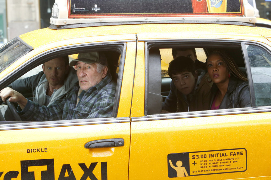 Still of Vivica A. Fox, Ian Ziering and Dante Palminteri in Sharknado 2: The Second One (2014)