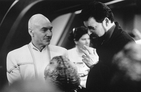 Still of Jonathan Frakes and Patrick Stewart in Star Trek: Insurrection (1998)