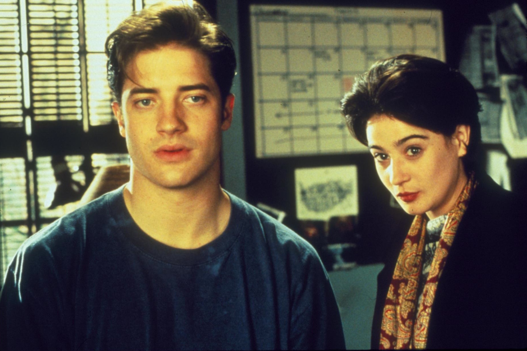 Still of Brendan Fraser and Moira Kelly in With Honors (1994)