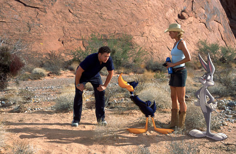 Still of Brendan Fraser and Jenna Elfman in Looney Tunes: Back in Action (2003)