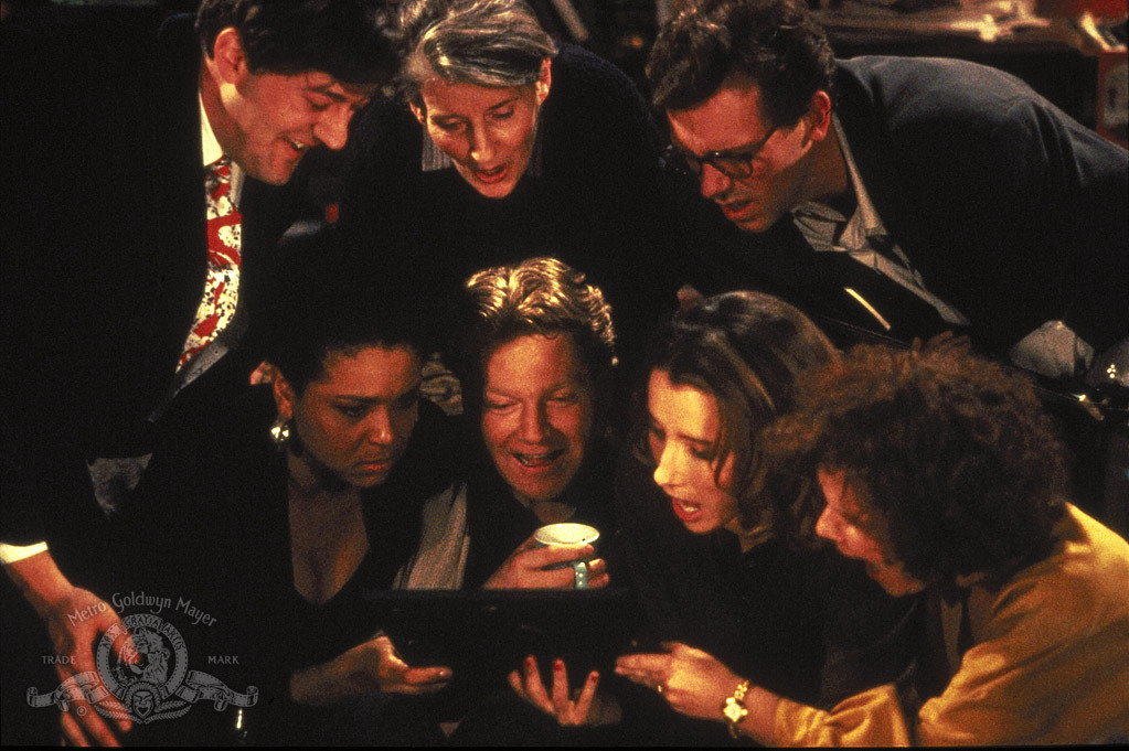 Still of Kenneth Branagh, Stephen Fry, Emma Thompson, Alphonsia Emmanuel and Hugh Laurie in Peter's Friends (1992)