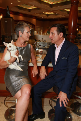 Jamie Lee Curtis and Andy Garcia at event of Cihuahua is Beverli Hilso (2008)