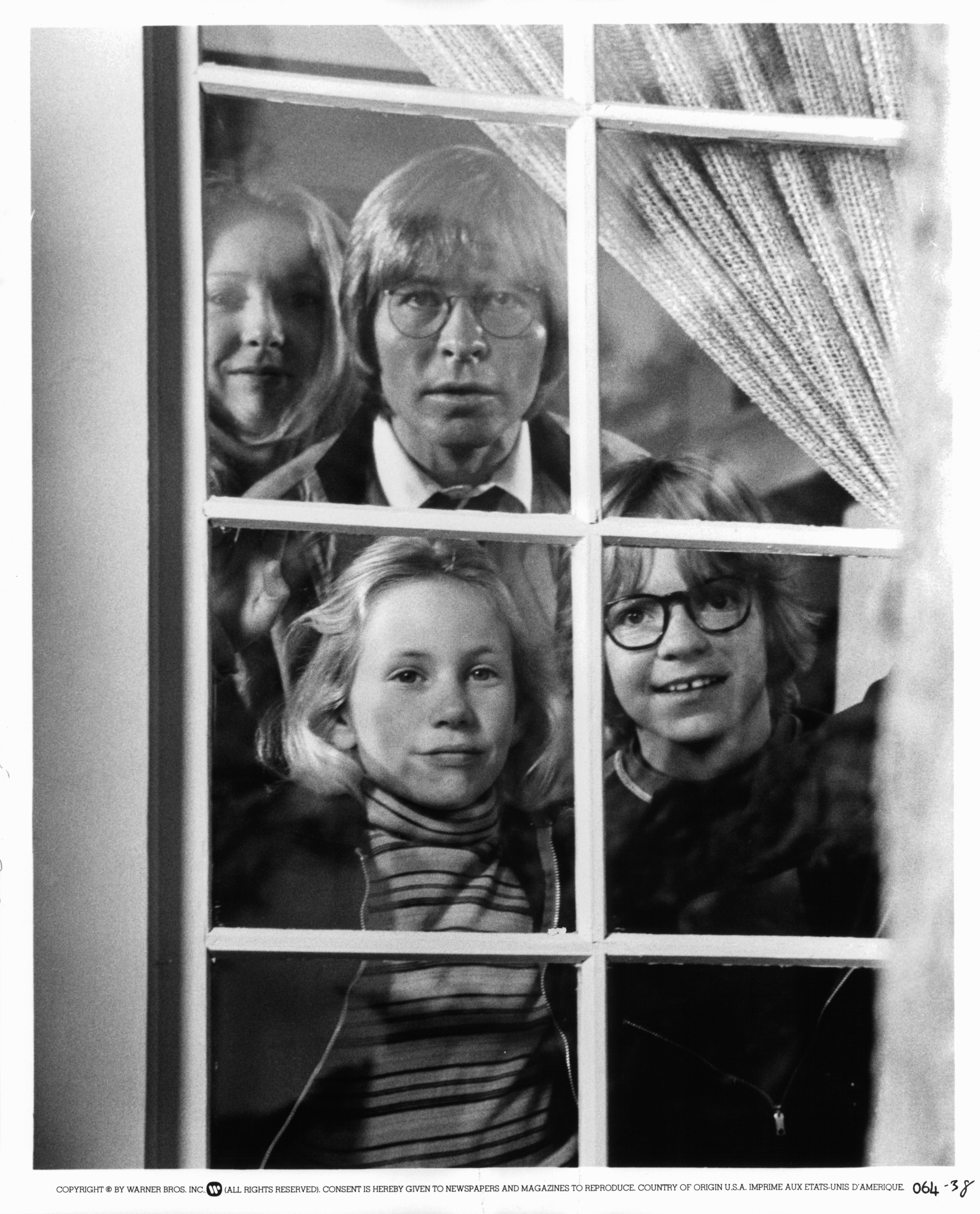 Still of John Denver, Teri Garr, Moosie Drier and Rachel Longaker in Oh, God! (1977)