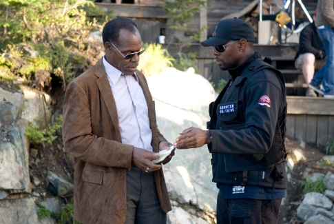 Danny Glover and Antoine Fuqua in Snaiperis (2007)