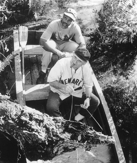 Still of Danny Glover and Joe Pesci in Gone Fishin' (1997)