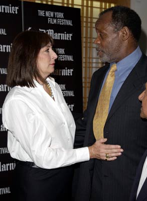 Danny Glover and Anjelica Huston at event of The Royal Tenenbaums (2001)
