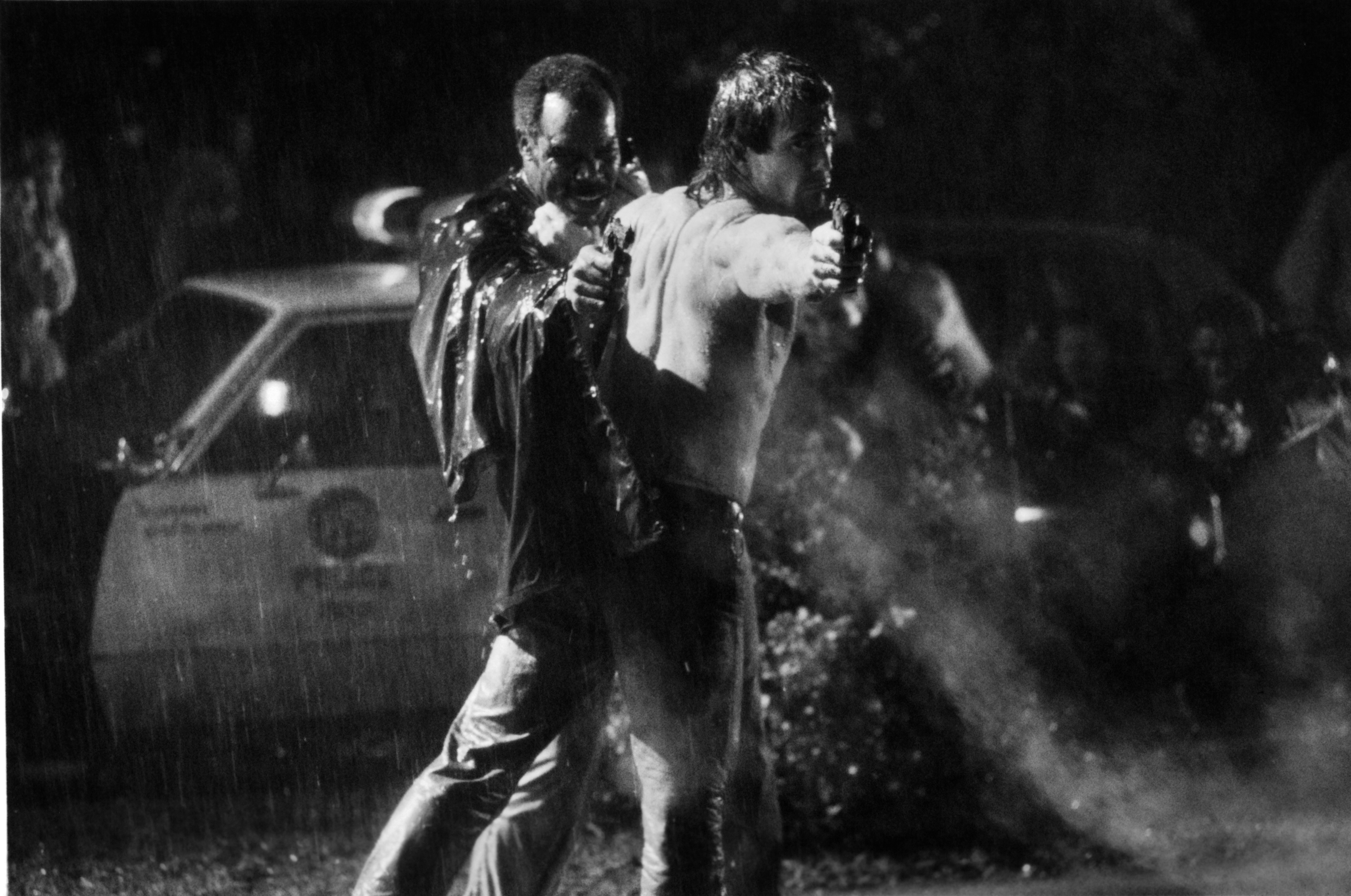 Still of Mel Gibson and Danny Glover in Mirtinas ginklas (1987)