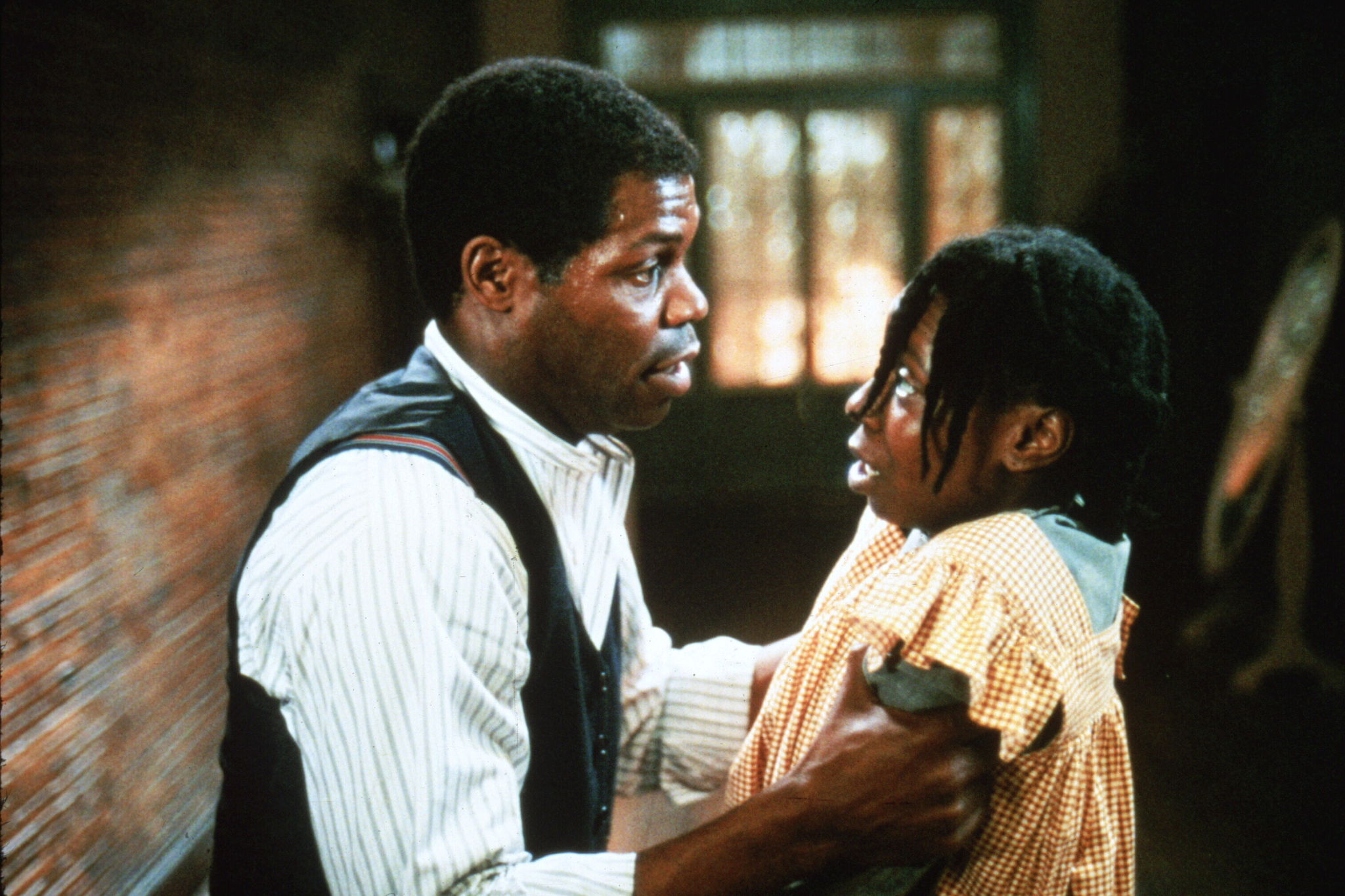 Still of Whoopi Goldberg and Danny Glover in The Color Purple (1985)