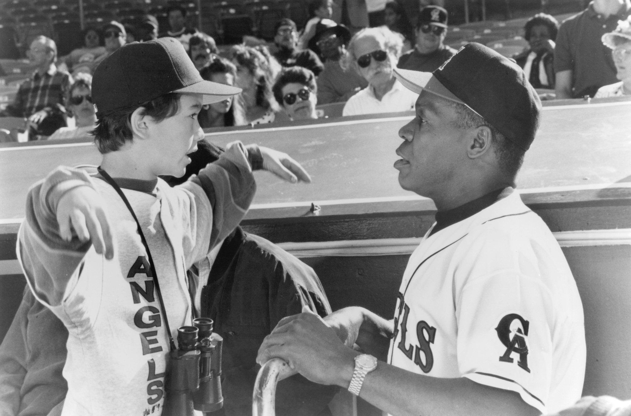 Still of Danny Glover and Joseph Gordon-Levitt in Angels in the Outfield (1994)