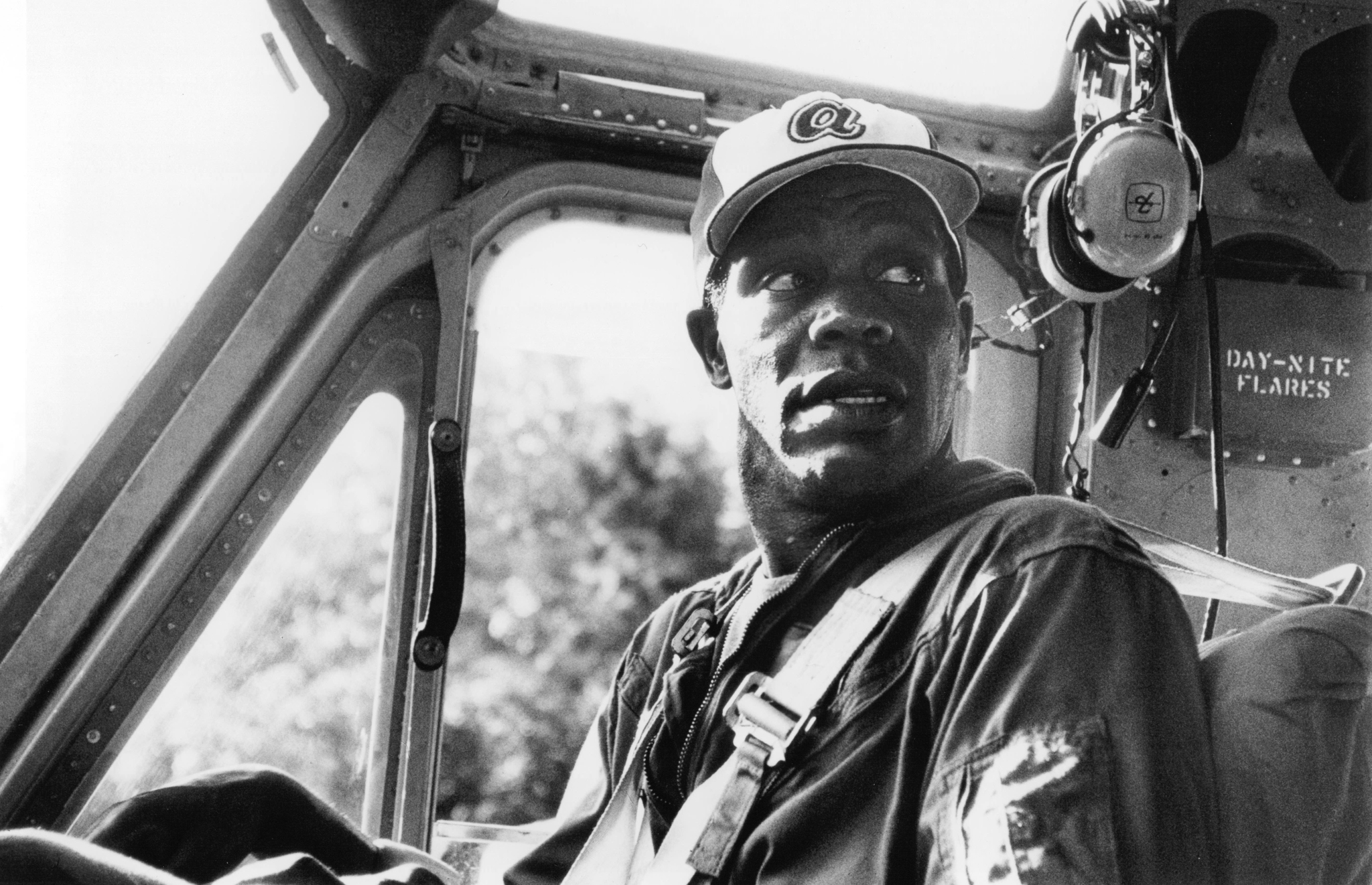 Still of Danny Glover in Bat*21 (1988)