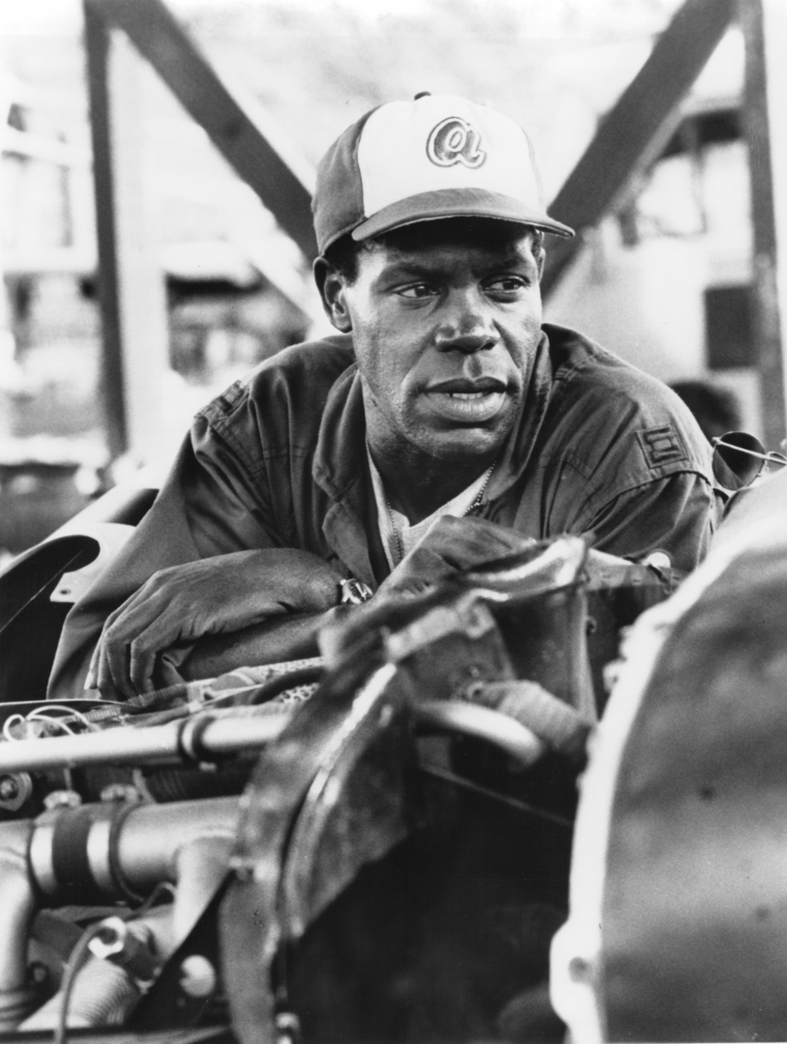 Still of Danny Glover in Bat*21 (1988)