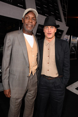 Danny Glover and Woody Harrelson at event of 2012 (2009)