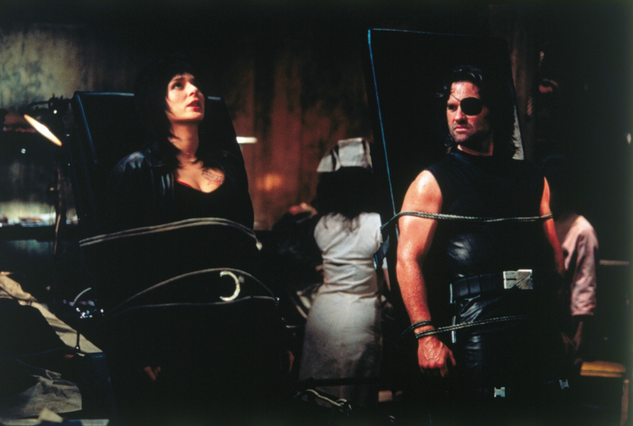 Still of Valeria Golino and Kurt Russell in Escape from L.A. (1996)