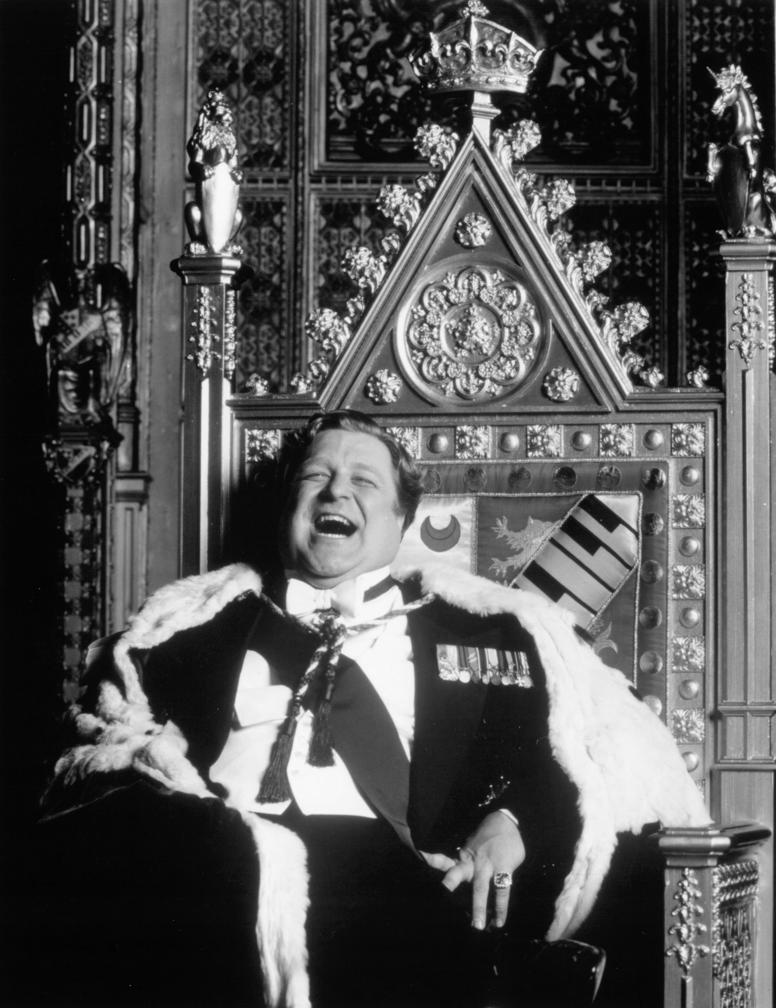 Still of John Goodman in King Ralph (1991)
