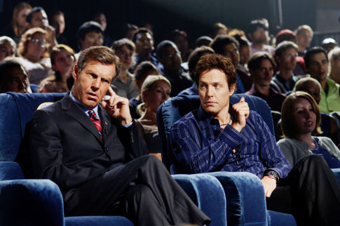 Still of Hugh Grant and Dennis Quaid in American Dreamz (2006)