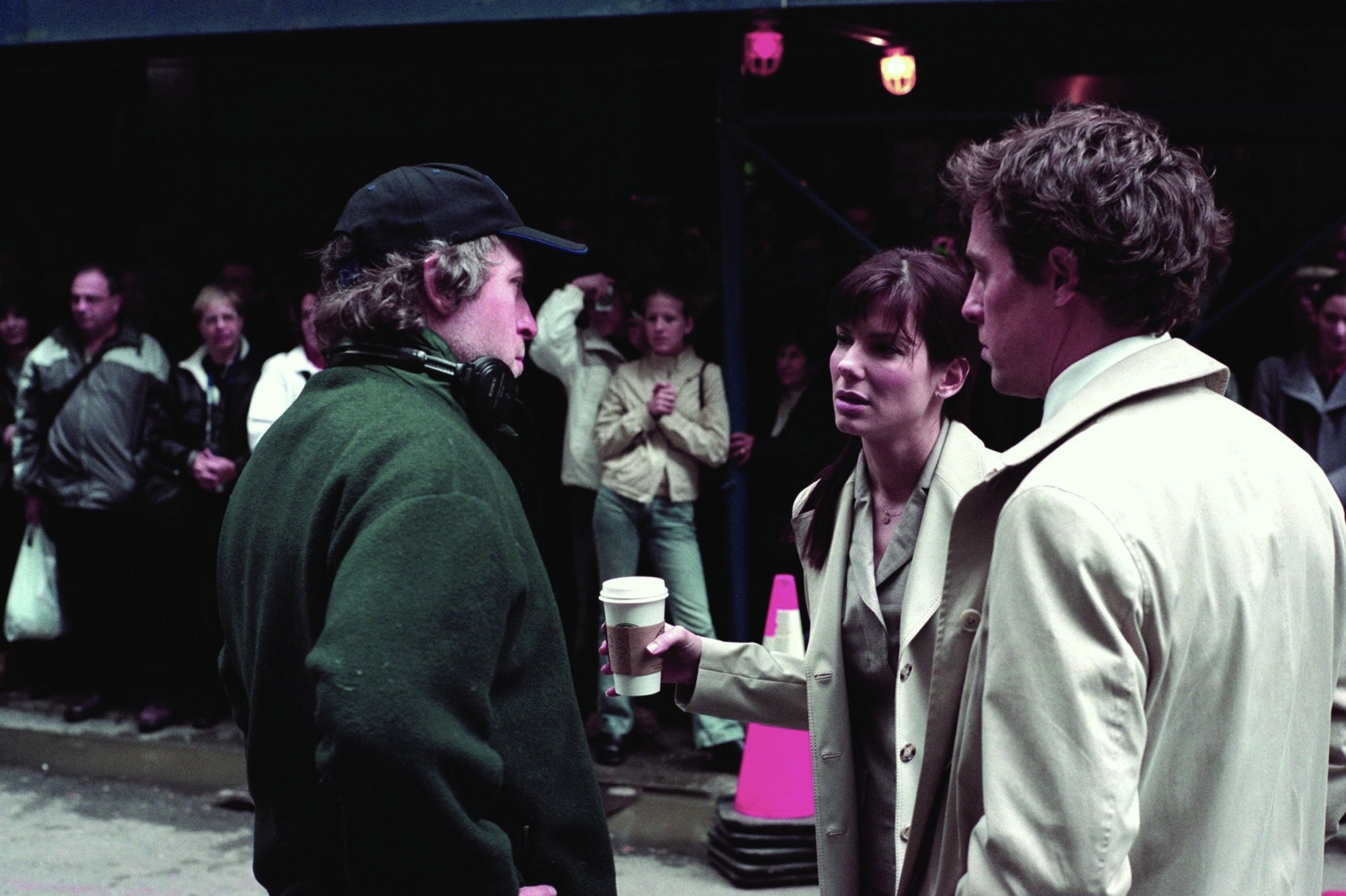 Still of Sandra Bullock, Hugh Grant and Marc Lawrence in Isimyleti per dvi savaites (2002)