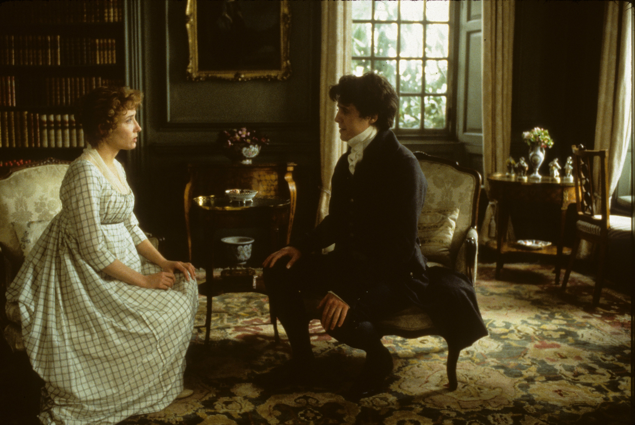 Still of Hugh Grant and Emma Thompson in Sense and Sensibility (1995)