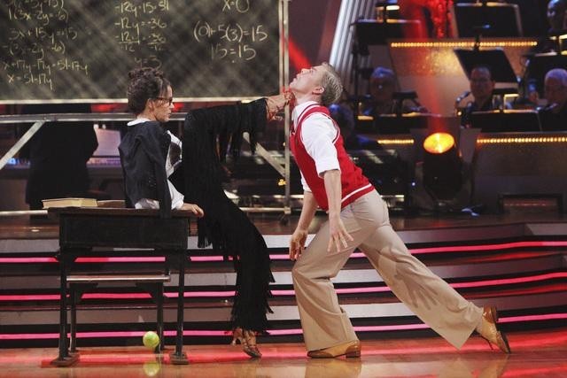 Still of Jennifer Grey and Derek Hough in Dancing with the Stars (2005)