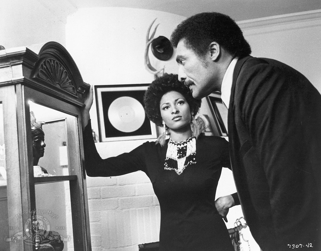 Still of Pam Grier and William Marshall in Scream Blacula Scream (1973)