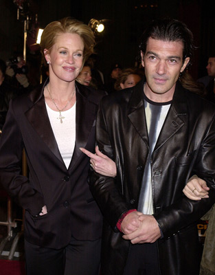 Antonio Banderas and Melanie Griffith at event of Vanilinis dangus (2001)