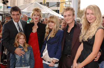 Antonio Banderas, Melanie Griffith, Stella Banderas and Dakota Johnson at event of The Legend of Zorro (2005)