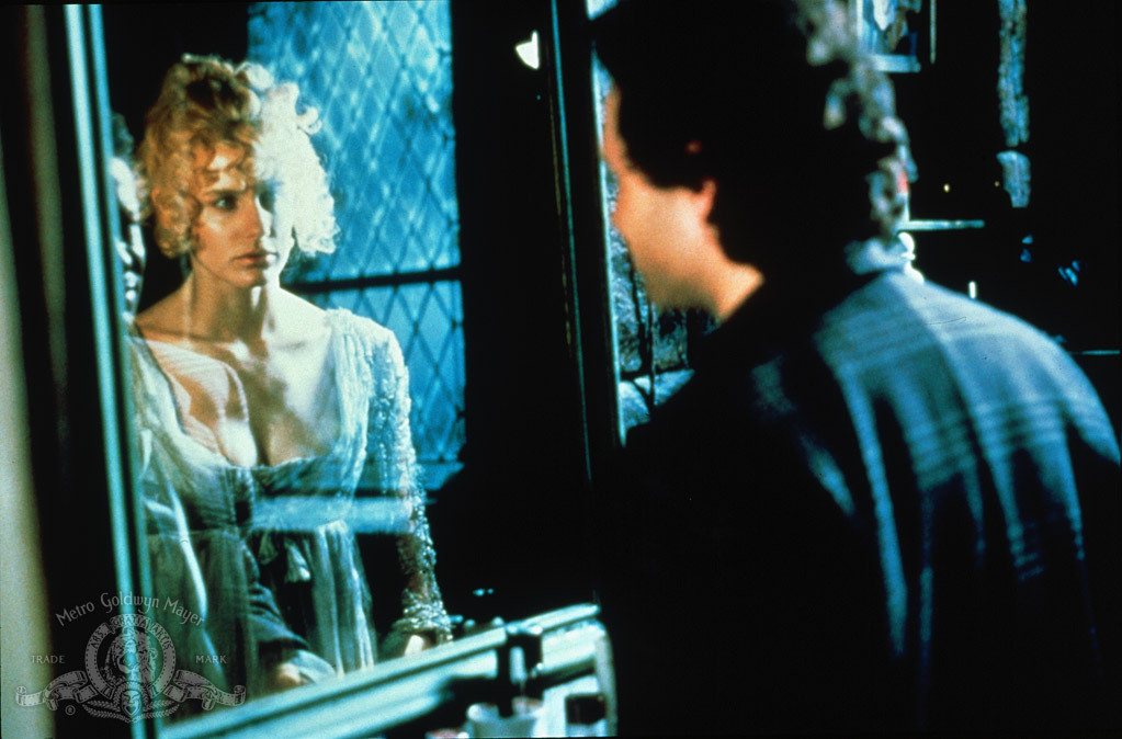 Still of Steve Guttenberg and Daryl Hannah in High Spirits (1988)