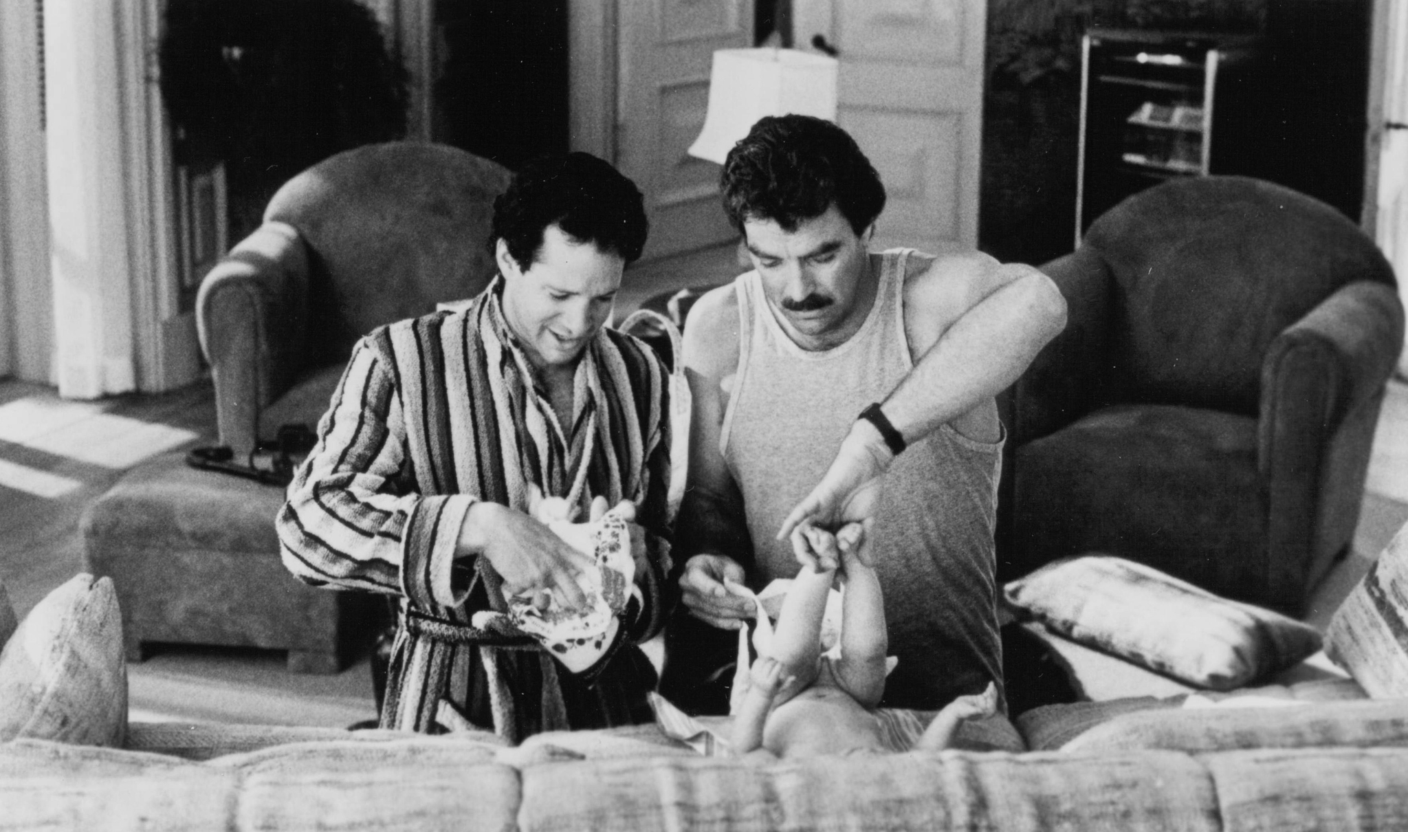 Still of Steve Guttenberg and Tom Selleck in 3 Men and a Baby (1987)