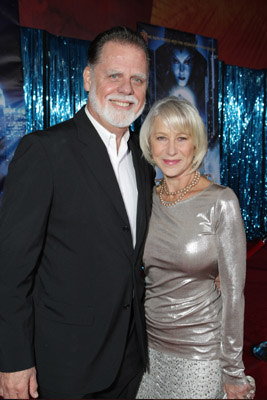 Taylor Hackford and Helen Mirren at event of Enchanted (2007)