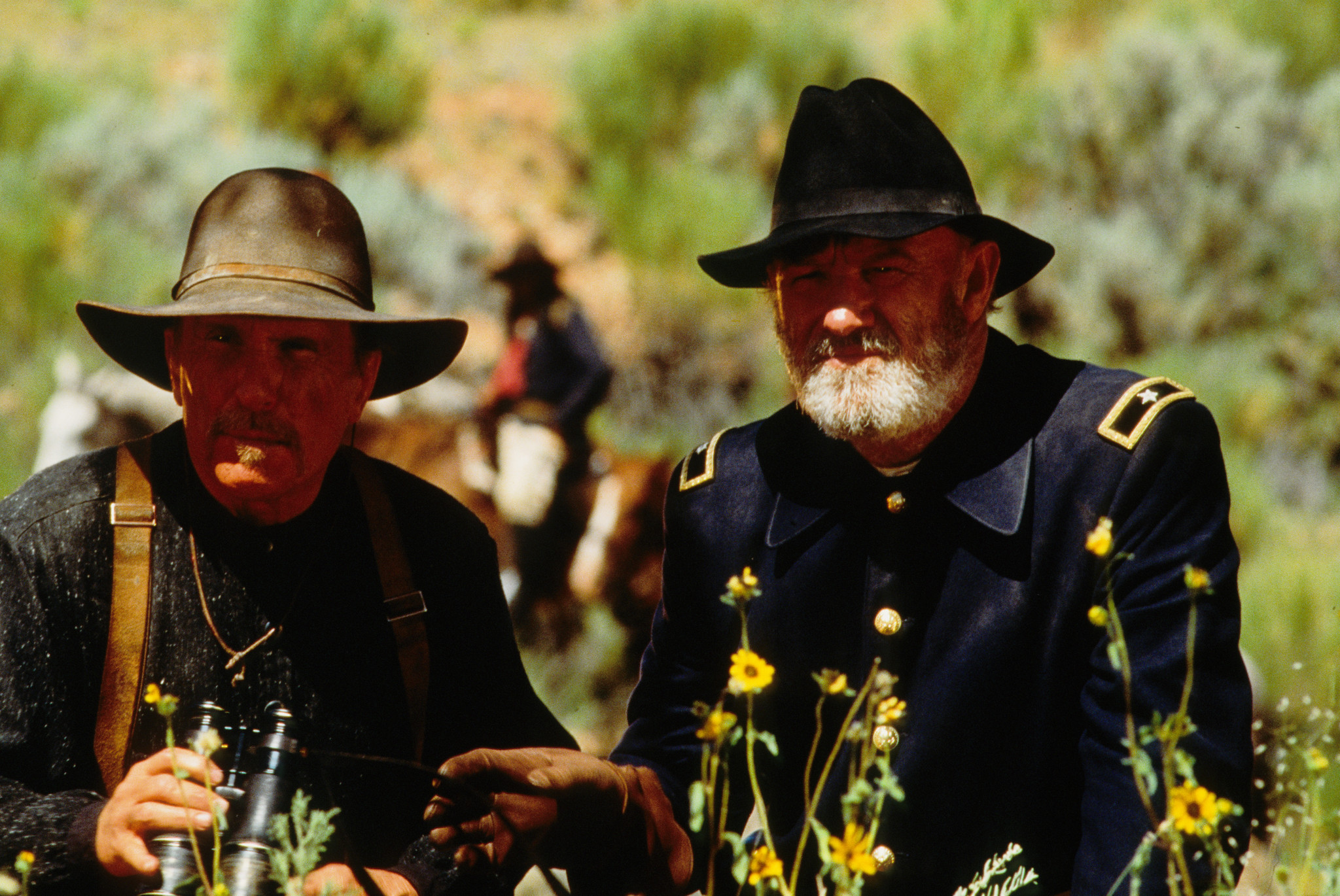 Still of Robert Duvall and Gene Hackman in Geronimo: An American Legend (1993)