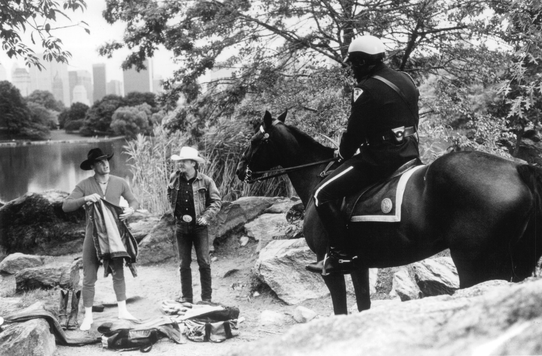 Still of Woody Harrelson and Kiefer Sutherland in The Cowboy Way (1994)