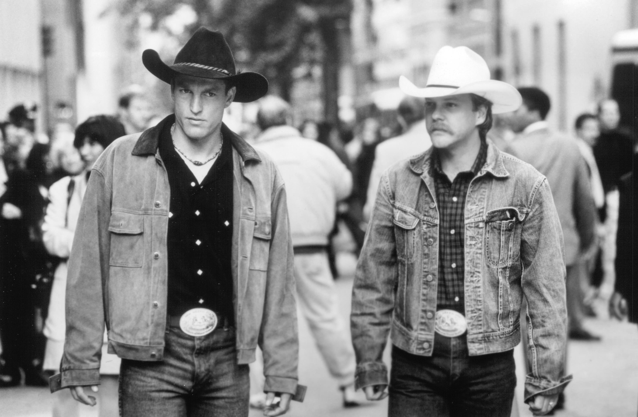 Still of Woody Harrelson and Kiefer Sutherland in The Cowboy Way (1994)