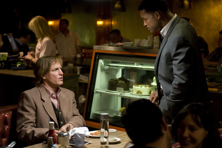 Still of Will Smith and Woody Harrelson in Septynios sielos (2008)