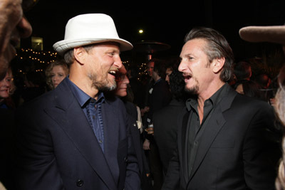 Woody Harrelson and Sean Penn at event of Milk (2008)
