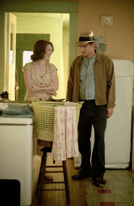 Still of Julianne Moore and Woody Harrelson in The Prize Winner of Defiance, Ohio (2005)