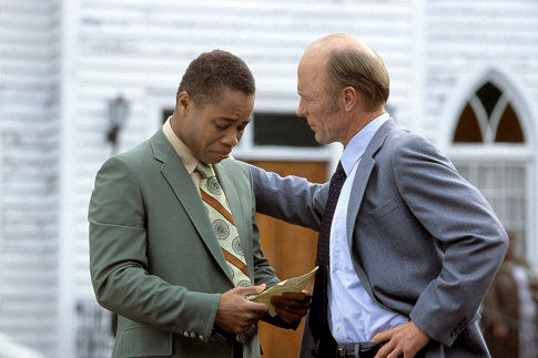 Still of Cuba Gooding Jr. and Ed Harris in Radio (2003)