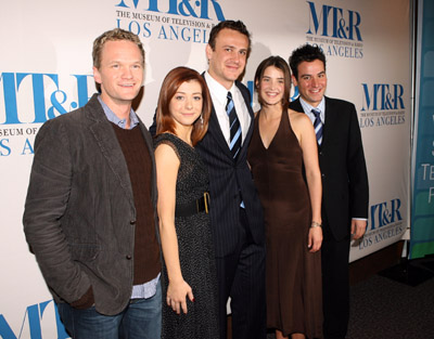 Neil Patrick Harris, Alyson Hannigan, Jason Segel, Josh Radnor and Cobie Smulders at event of Kaip as susipazinau su jusu mama (2005)