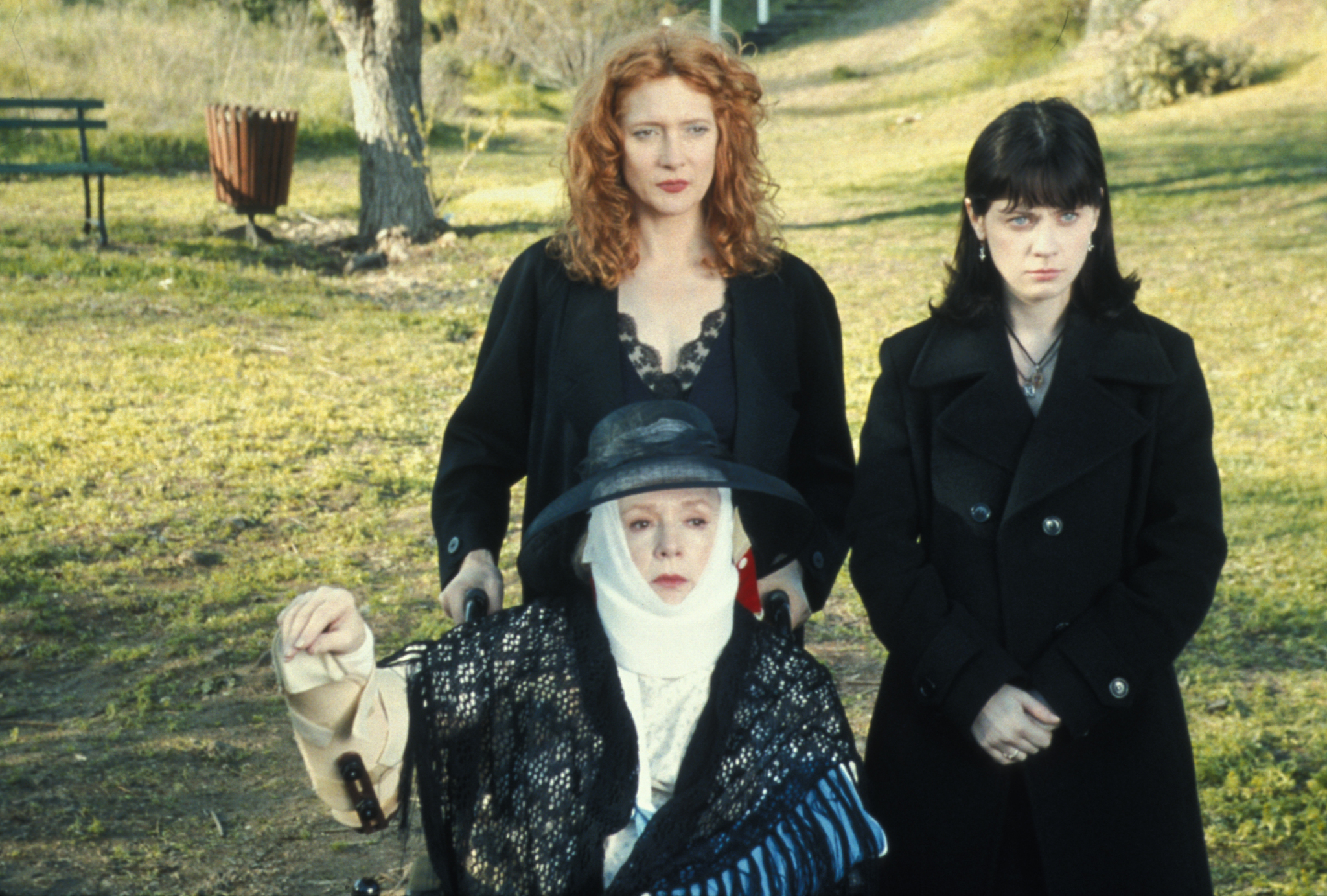 Still of Glenne Headly, Piper Laurie and Zooey Deschanel in Eulogy (2004)