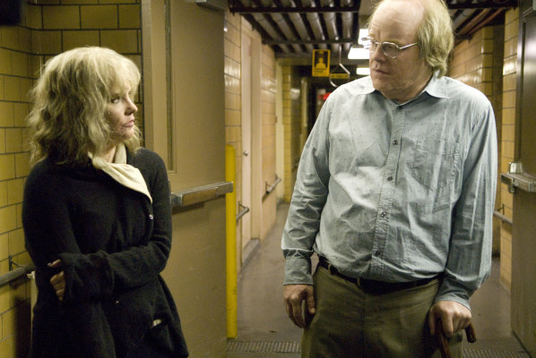 Still of Philip Seymour Hoffman and Jennifer Jason Leigh in Synecdoche, New York (2008)