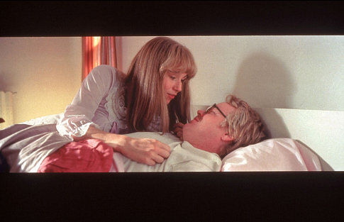 Still of Minnie Driver and Philip Seymour Hoffman in Owning Mahowny (2003)