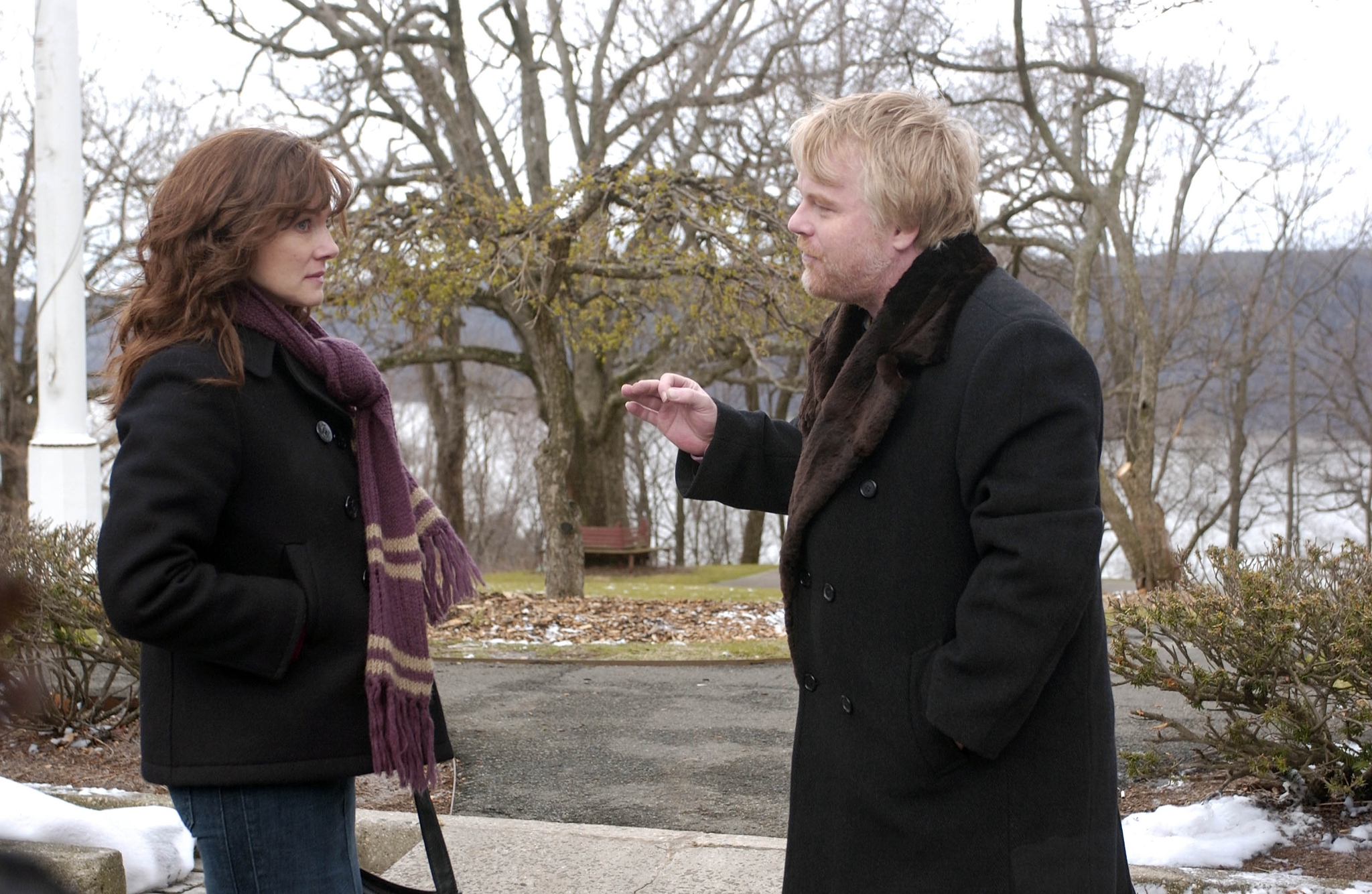 Still of Philip Seymour Hoffman and Laura Linney in The Savages (2007)