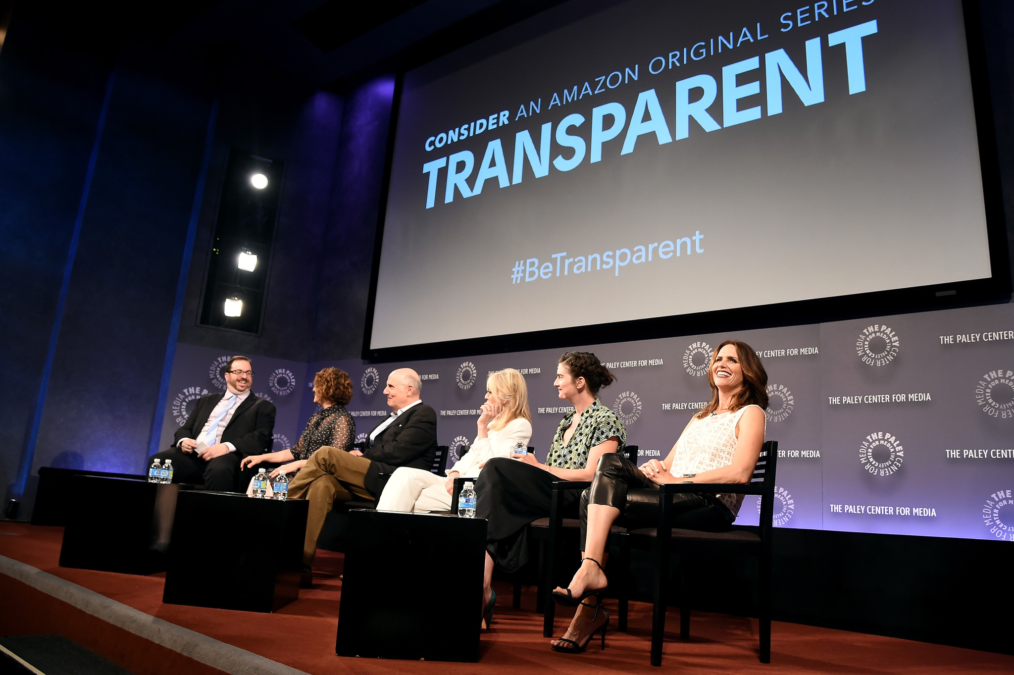 Gaby Hoffmann, Jeffrey Tambor, Amy Landecker, Judith Light, Jill Soloway and Alan Sepinwall at event of Transparent (2014)