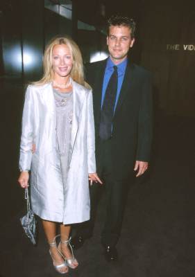 Lauren Holly at event of L'assedio (1998)