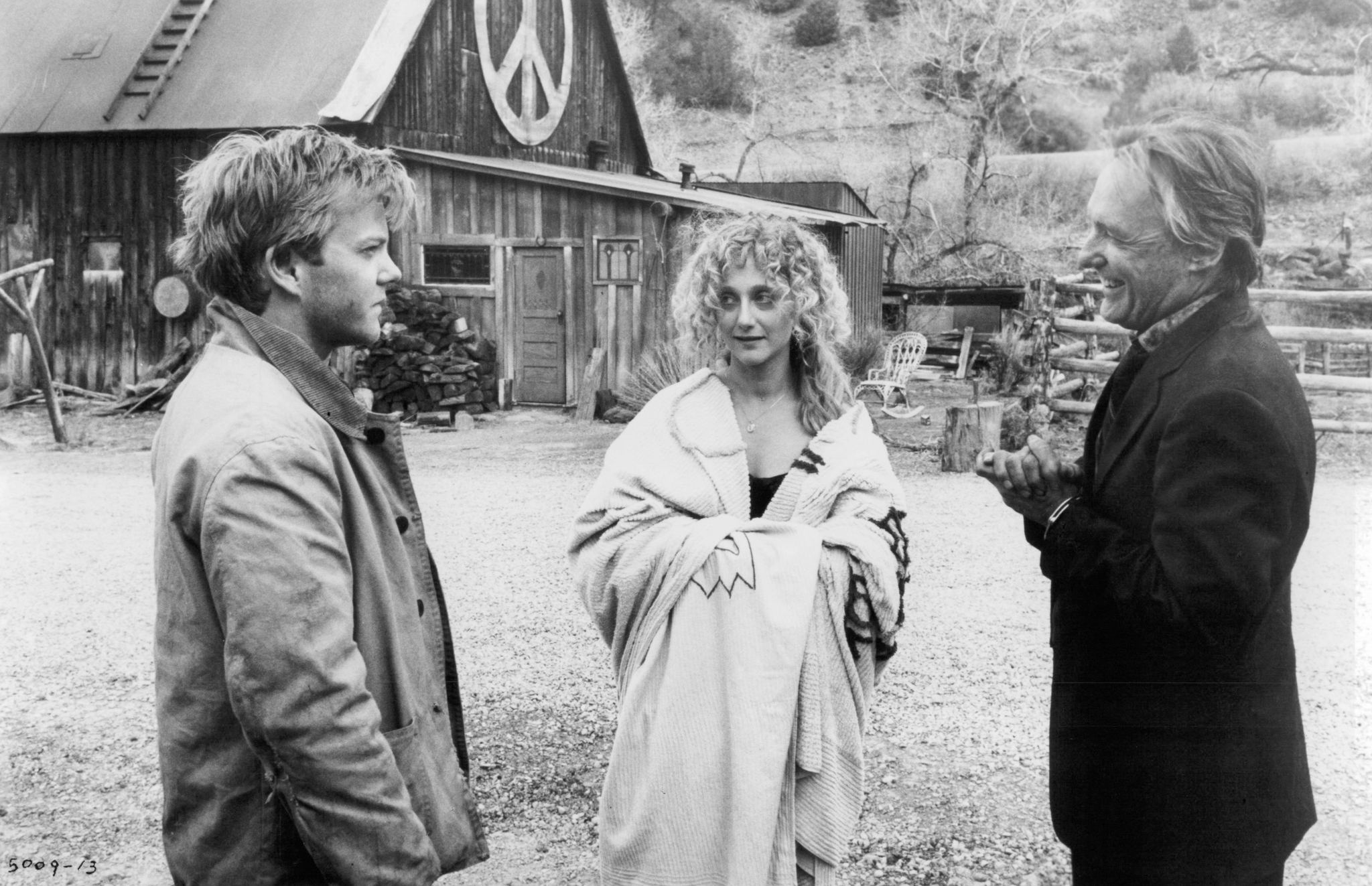 Still of Dennis Hopper, Kiefer Sutherland and Carol Kane in Flashback (1990)