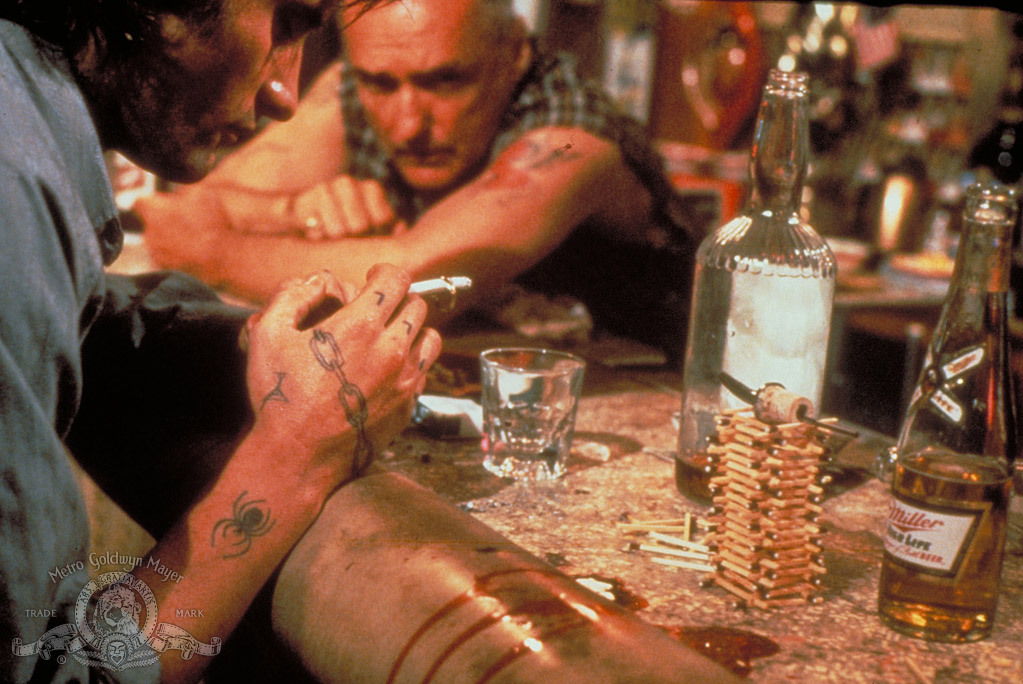Still of Dennis Hopper and Viggo Mortensen in The Indian Runner (1991)