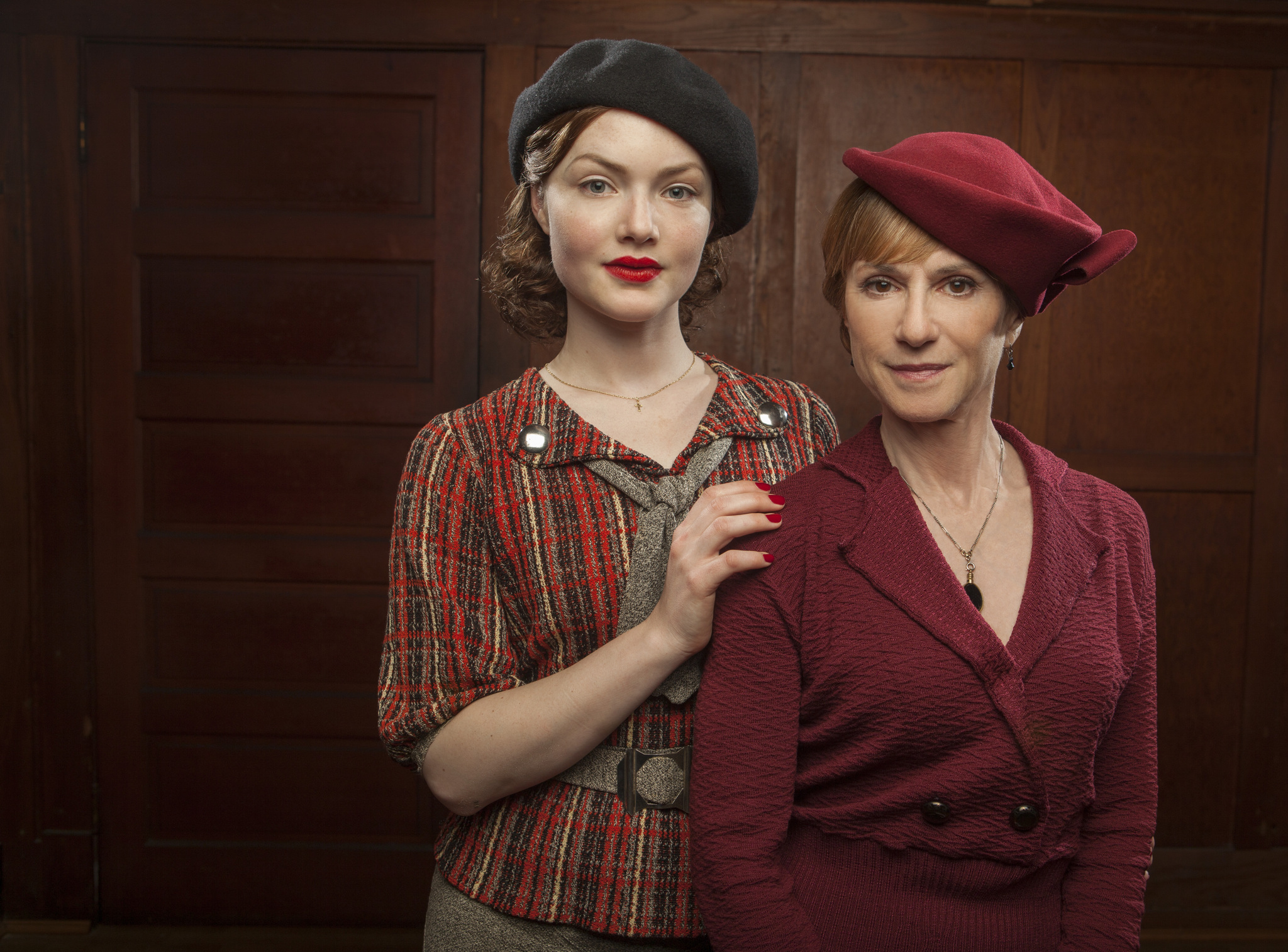 Still of Holly Hunter and Holliday Grainger in Bonnie and Clyde (2013)