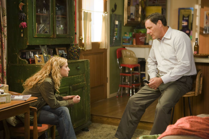 Still of Holly Hunter and Chris Mulkey in Saving Grace (2007)