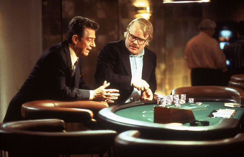 Still of Philip Seymour Hoffman and John Hurt in Owning Mahowny (2003)