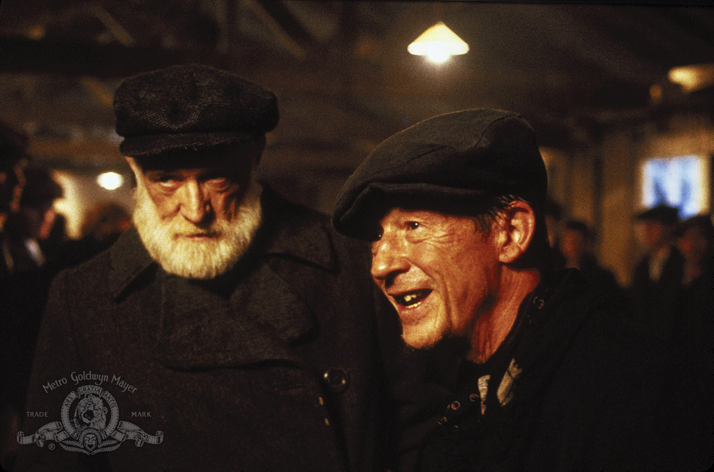 Still of John Hurt and Richard Harris in The Field (1990)